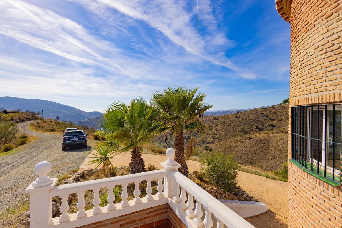 5 sovrum Villa till salu i Canillas de Aceituno med pool garage - 435 000 € (Ref: 9386746)