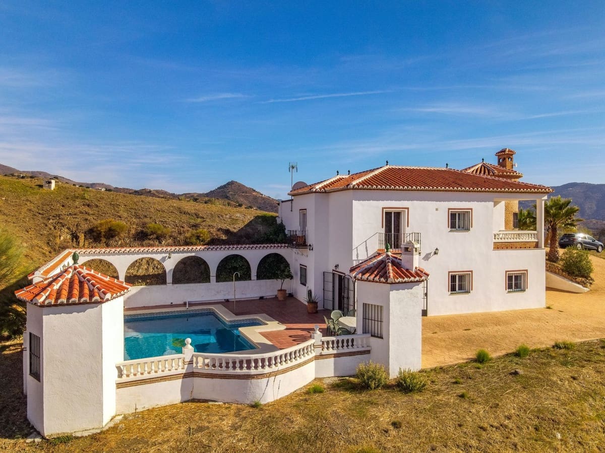 5 sovrum Villa till salu i Canillas de Aceituno med pool garage - 435 000 € (Ref: 9386746)