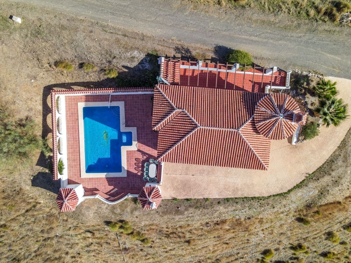 5 sovrum Villa till salu i Canillas de Aceituno med pool garage - 435 000 € (Ref: 9386746)