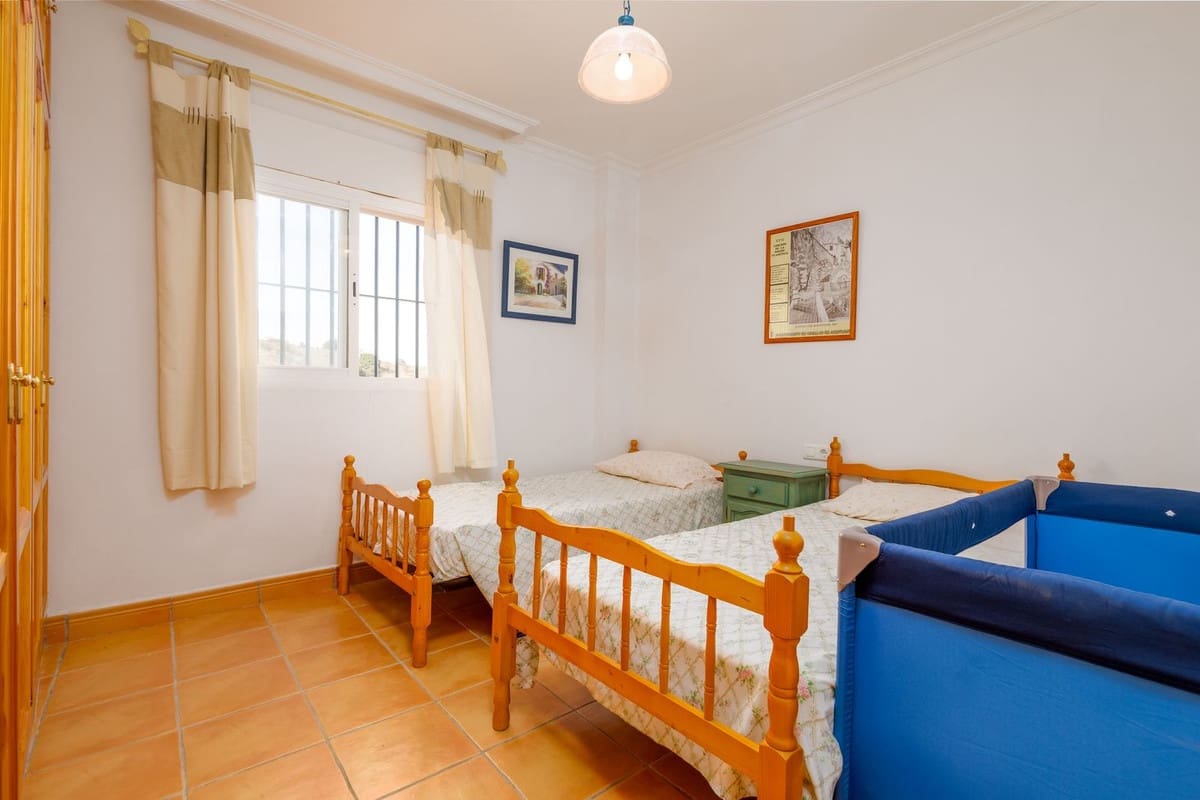 5 sypialnia Willa na sprzedaż w Canillas de Aceituno z basenem garażem - 435 000 € (Ref: 9386746)