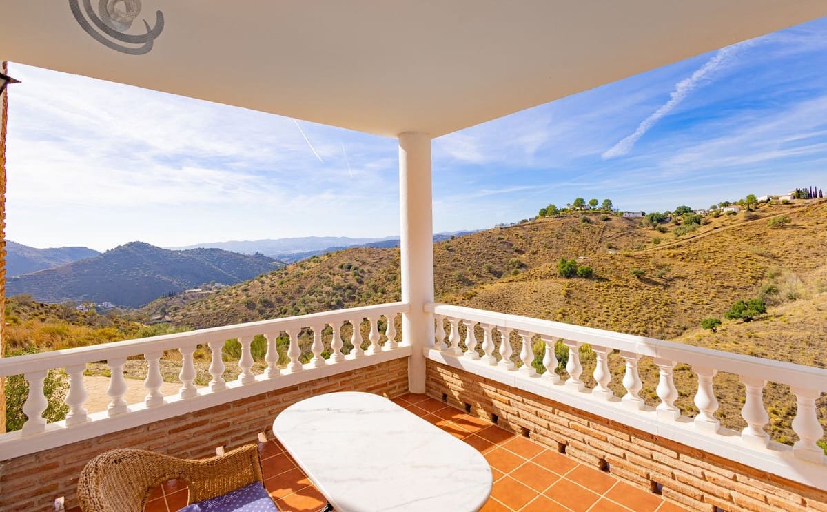 5 sypialnia Willa na sprzedaż w Canillas de Aceituno z basenem garażem - 435 000 € (Ref: 9386746)