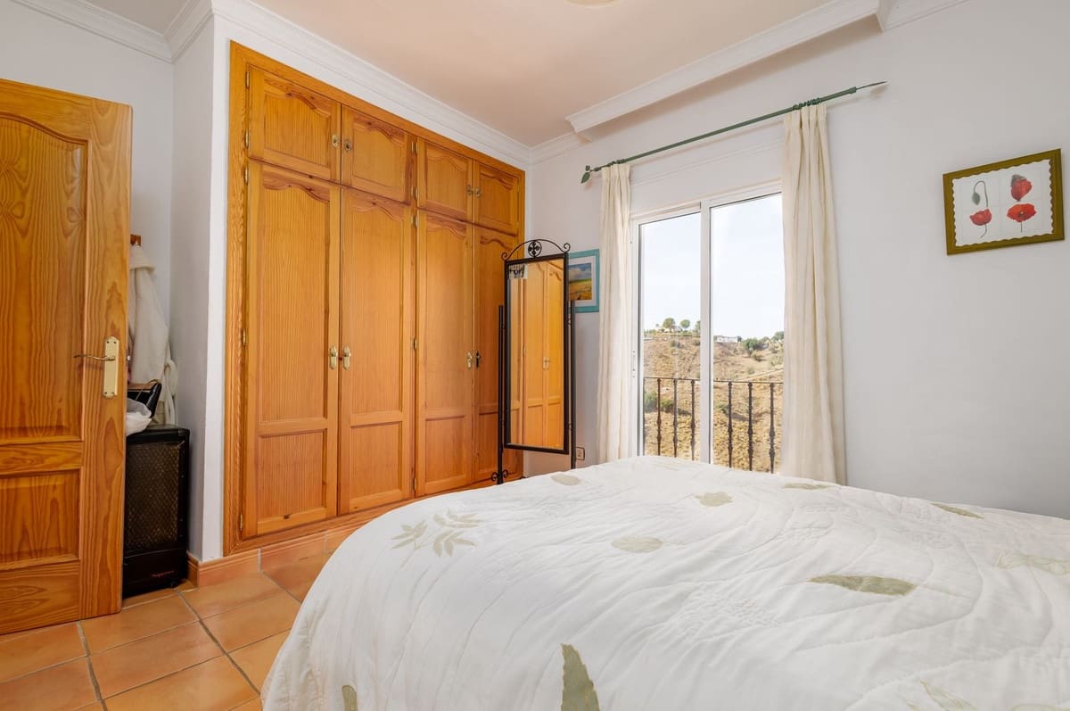 5 sypialnia Willa na sprzedaż w Canillas de Aceituno z basenem garażem - 435 000 € (Ref: 9386746)