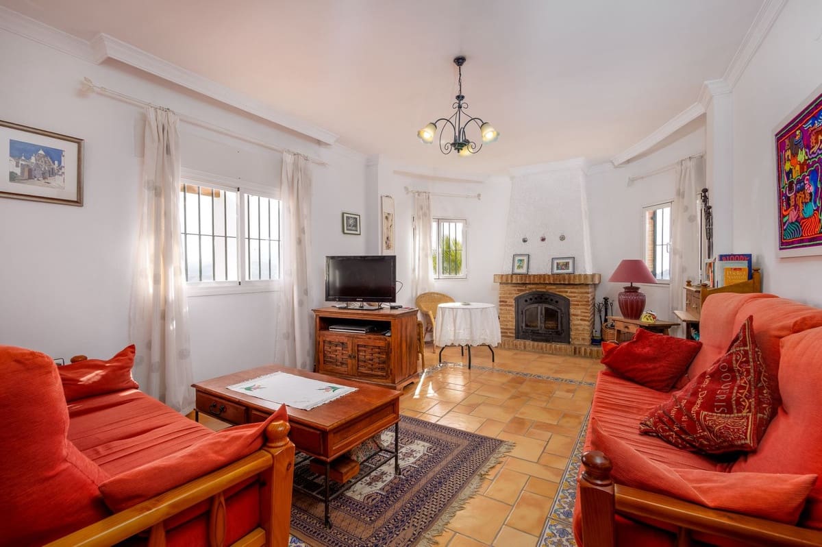 5 sypialnia Willa na sprzedaż w Canillas de Aceituno z basenem garażem - 435 000 € (Ref: 9386746)