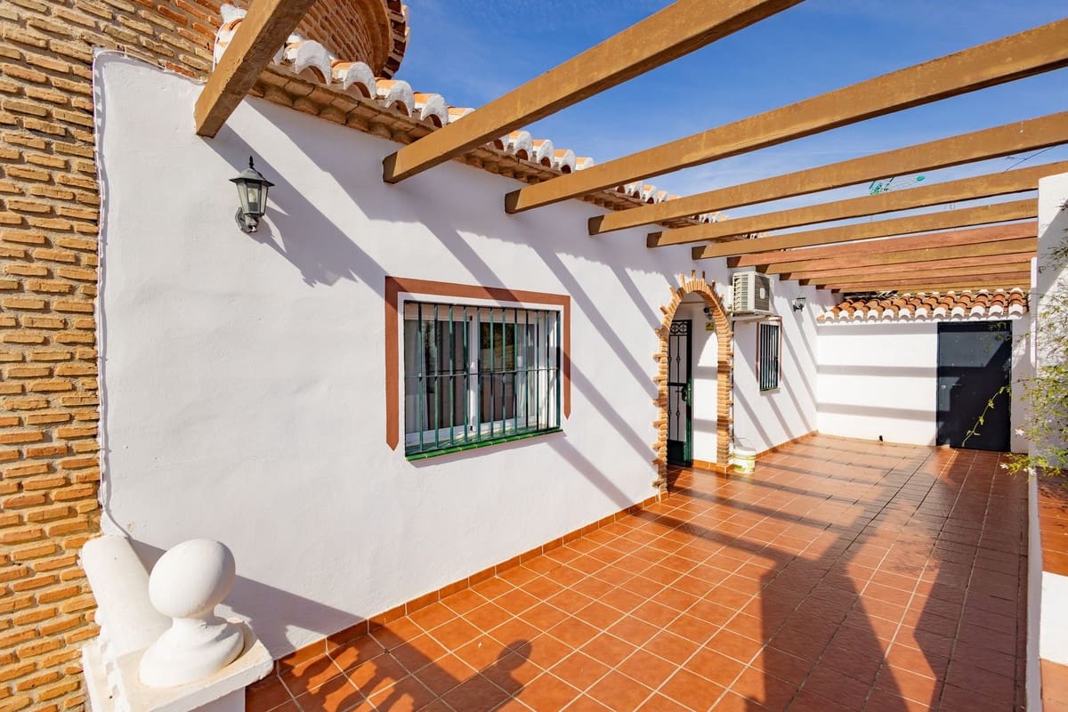 5 sypialnia Willa na sprzedaż w Canillas de Aceituno z basenem garażem - 435 000 € (Ref: 9386746)