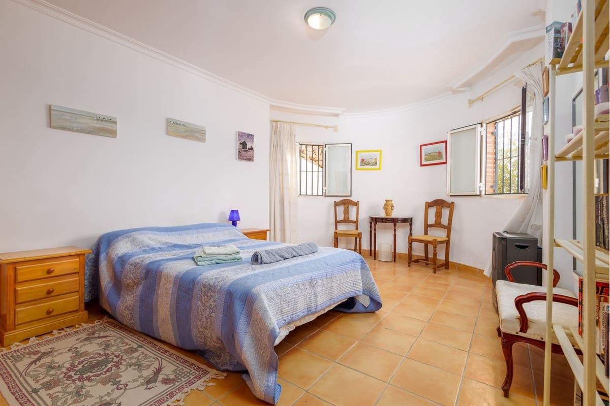 5 sypialnia Willa na sprzedaż w Canillas de Aceituno z basenem garażem - 435 000 € (Ref: 9386746)