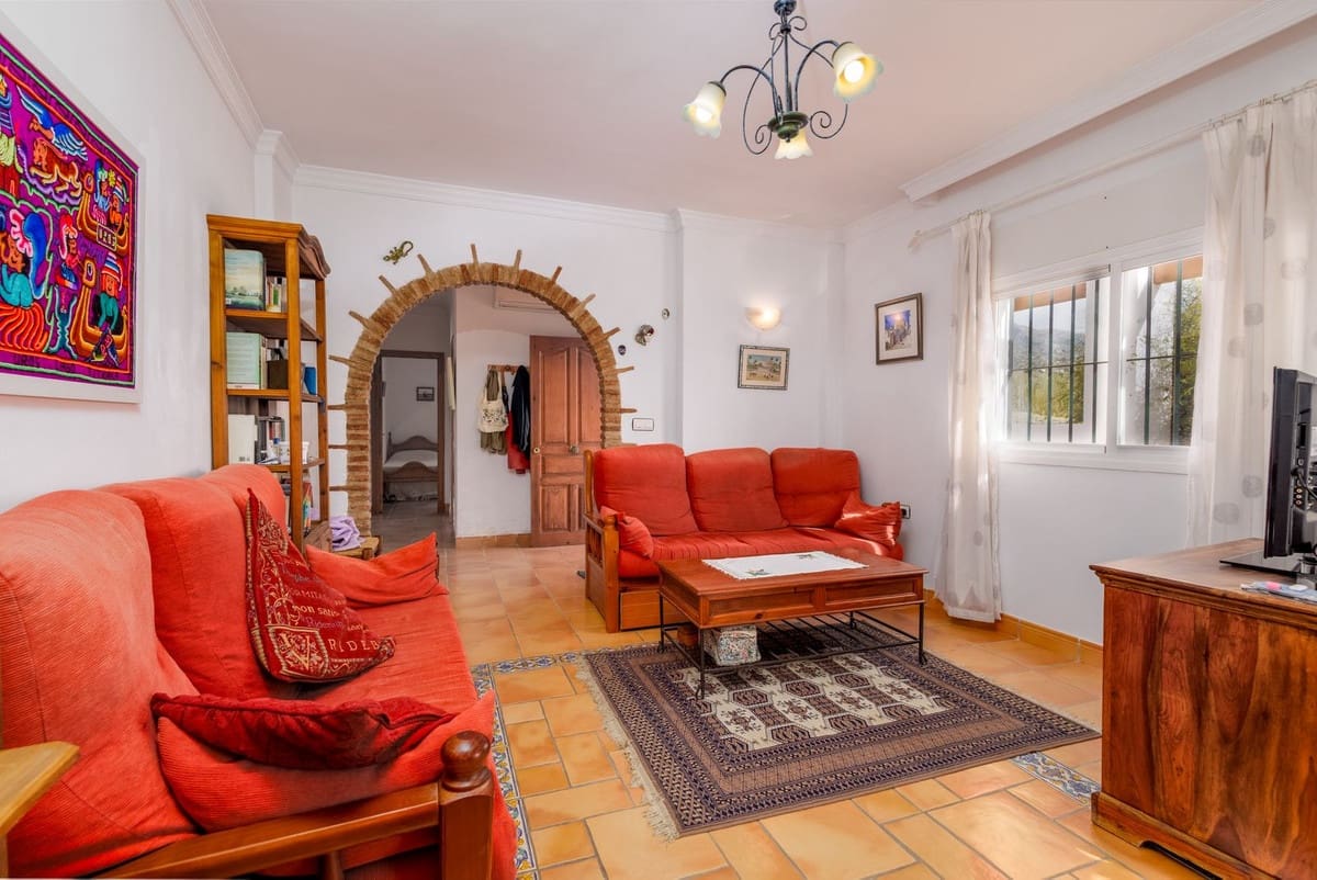 5 sypialnia Willa na sprzedaż w Canillas de Aceituno z basenem garażem - 435 000 € (Ref: 9386746)