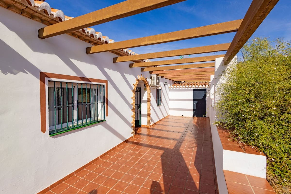 5 sypialnia Willa na sprzedaż w Canillas de Aceituno z basenem garażem - 435 000 € (Ref: 9386746)