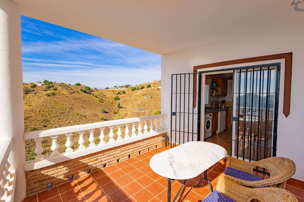 5 sypialnia Willa na sprzedaż w Canillas de Aceituno z basenem garażem - 435 000 € (Ref: 9386746)