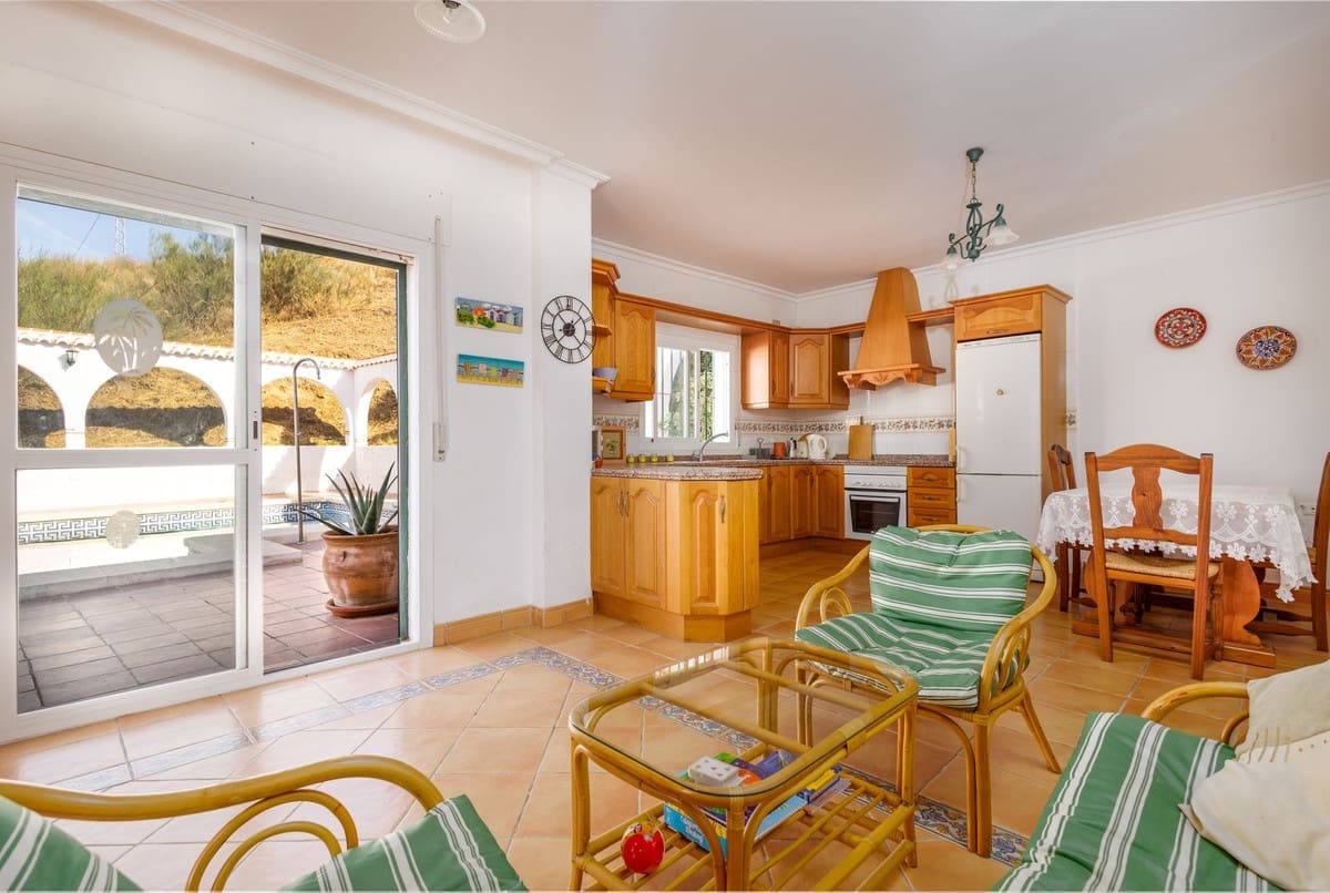 5 sypialnia Willa na sprzedaż w Canillas de Aceituno z basenem garażem - 435 000 € (Ref: 9386746)