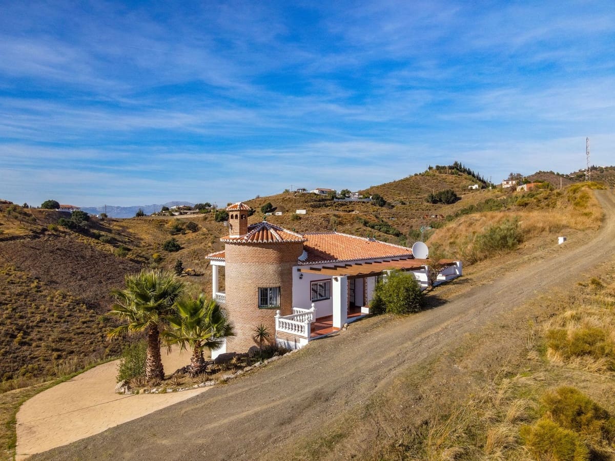 5 sypialnia Willa na sprzedaż w Canillas de Aceituno z basenem garażem - 435 000 € (Ref: 9386746)