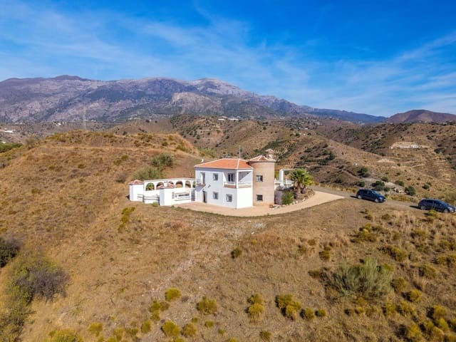 5 sypialnia Willa na sprzedaż w Canillas de Aceituno z basenem garażem - 435 000 € (Ref: 9386746)