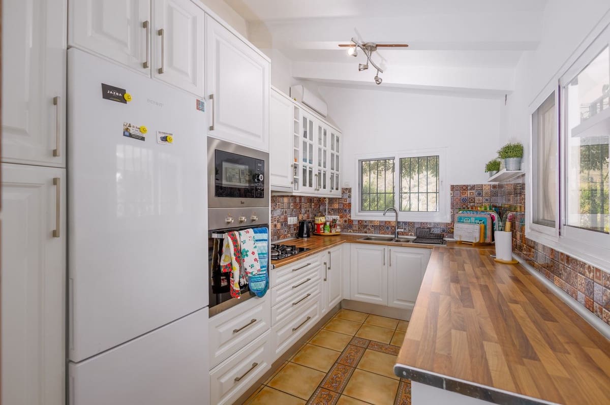 2 slaapkamer Finca/Landhuis te koop in Canillas de Aceituno met zwembad garage - € 295.000 (Ref: 9388712)