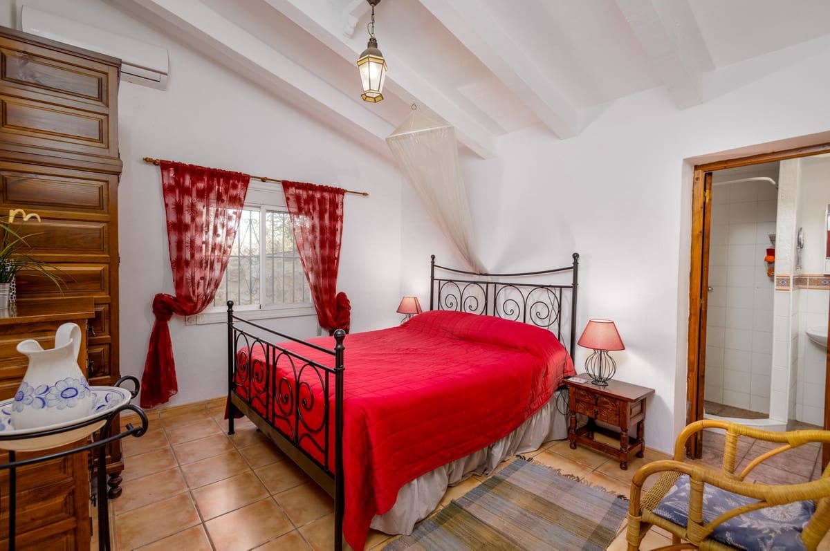 2 slaapkamer Finca/Landhuis te koop in Canillas de Aceituno met zwembad garage - € 295.000 (Ref: 9388712)