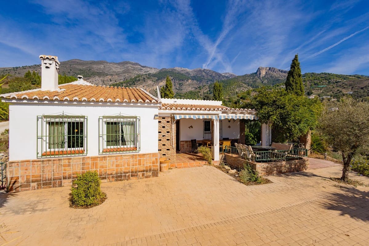 2 slaapkamer Finca/Landhuis te koop in Canillas de Aceituno met zwembad garage - € 295.000 (Ref: 9388712)