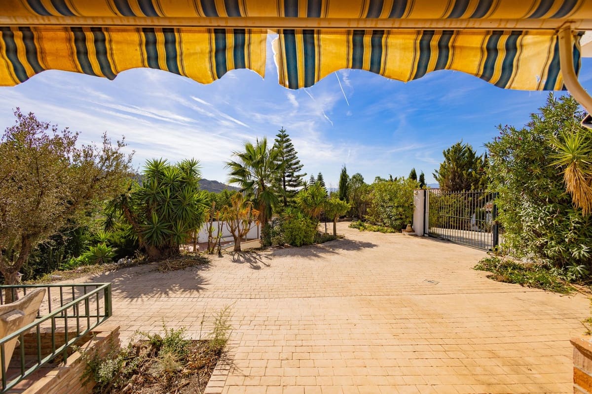 2 slaapkamer Finca/Landhuis te koop in Canillas de Aceituno met zwembad garage - € 295.000 (Ref: 9388712)