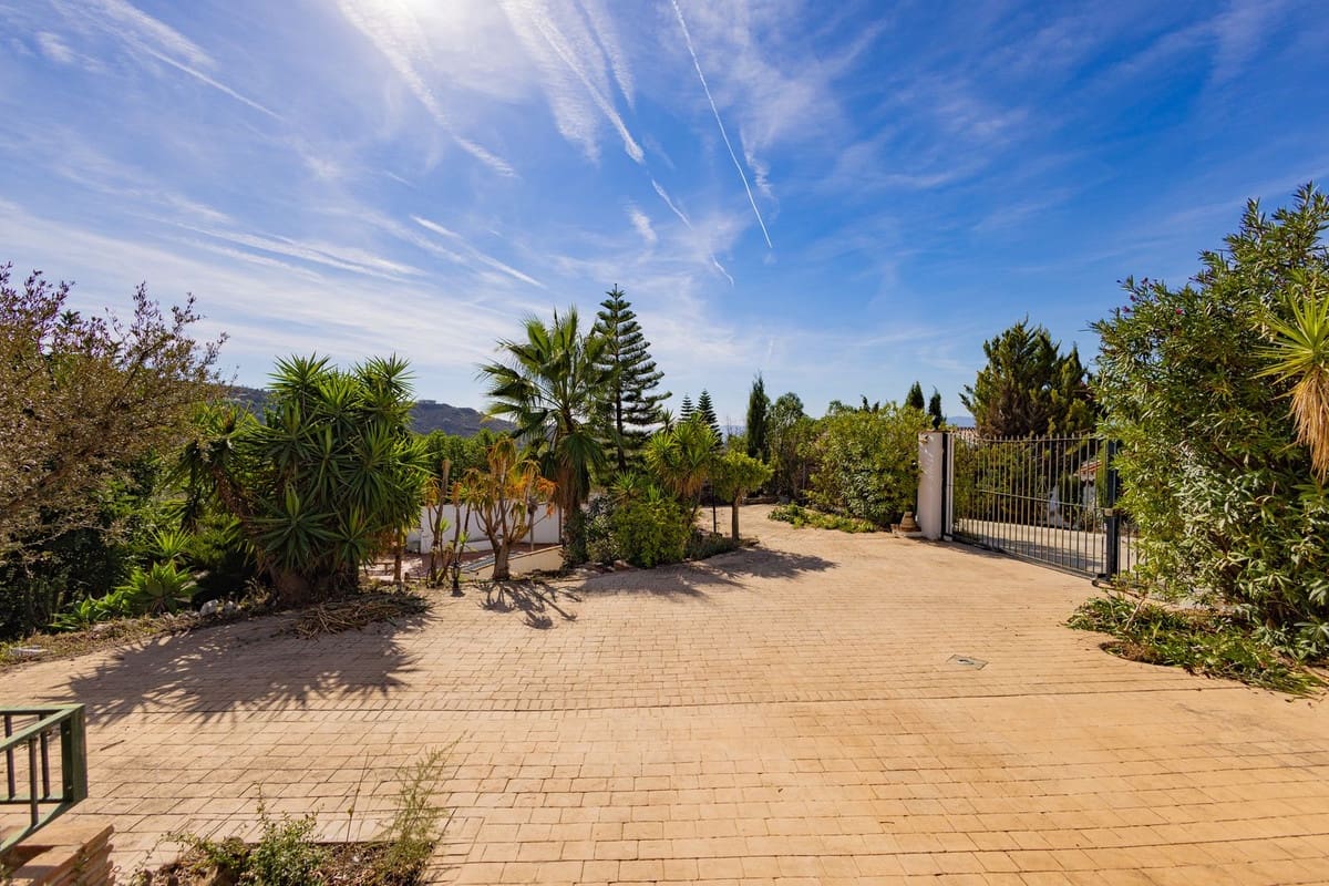 2 slaapkamer Finca/Landhuis te koop in Canillas de Aceituno met zwembad garage - € 295.000 (Ref: 9388712)