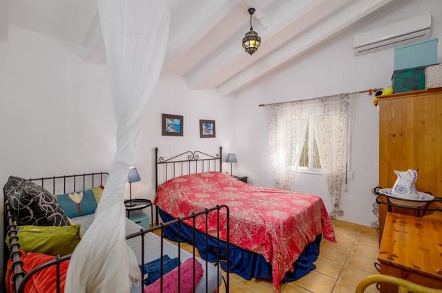 Finca/Casa Rural de 2 habitaciones en Canillas de Aceituno en venta con piscina garaje - 295.000 € (Ref: 9388712)