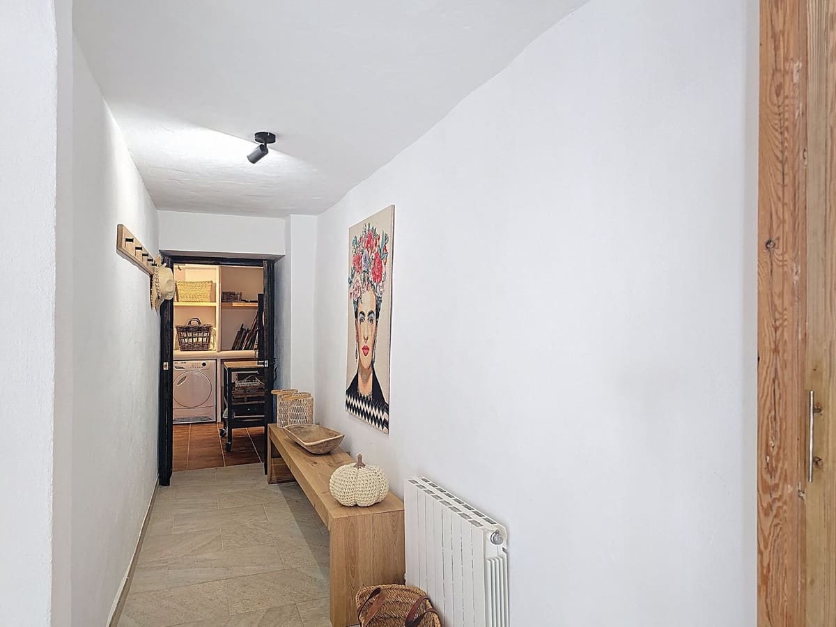 6 soveværelse Finca/Landehus til salg i Colmenar med swimmingpool garage - € 1.250.000 (Ref: 9394267)