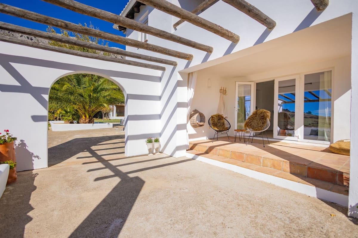 6 soveværelse Finca/Landehus til salg i Colmenar med swimmingpool garage - € 1.250.000 (Ref: 9394267)