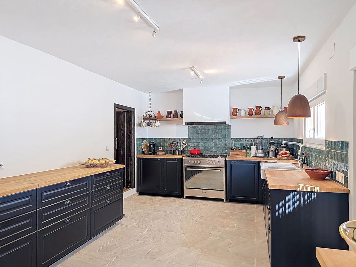 6 soveværelse Finca/Landehus til salg i Colmenar med swimmingpool garage - € 1.250.000 (Ref: 9394267)