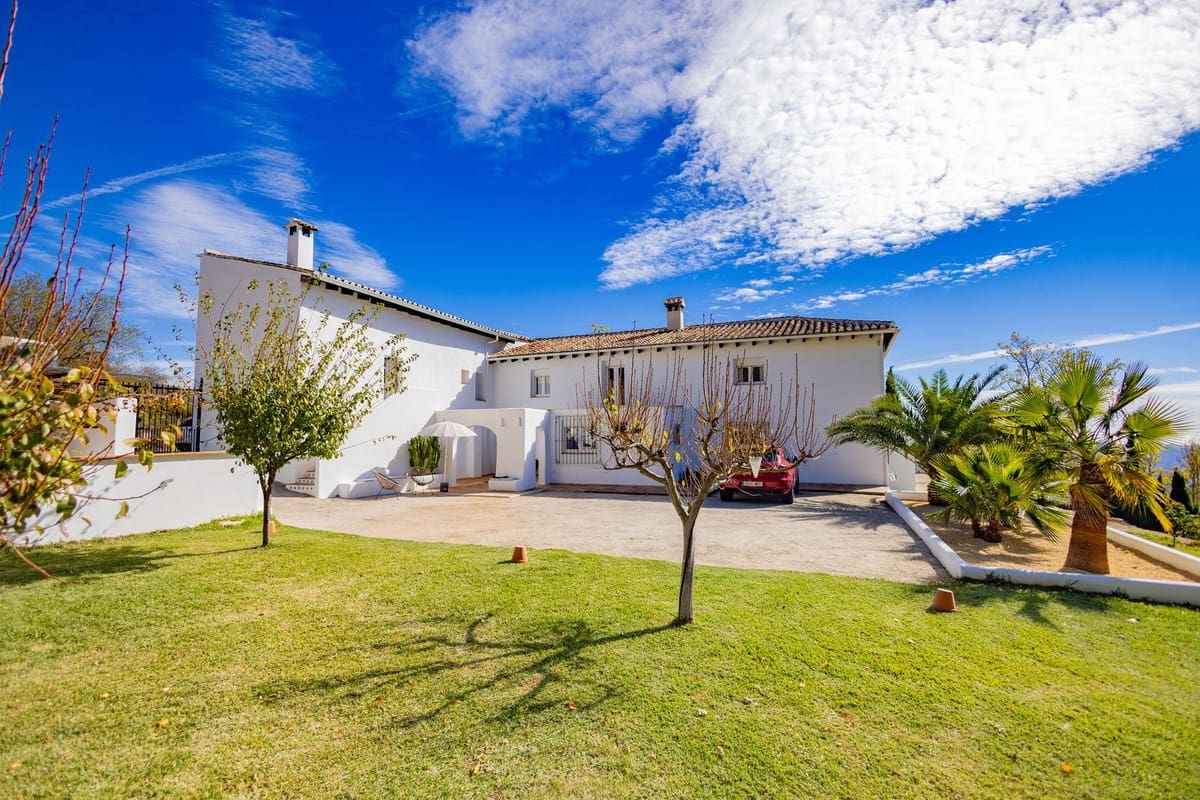 6 soveværelse Finca/Landehus til salg i Colmenar med swimmingpool garage - € 1.250.000 (Ref: 9394267)