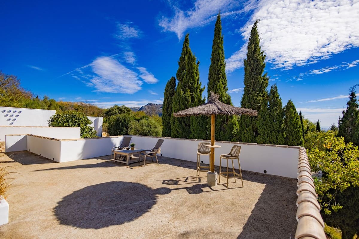 6 soveværelse Finca/Landehus til salg i Colmenar med swimmingpool garage - € 1.250.000 (Ref: 9394267)