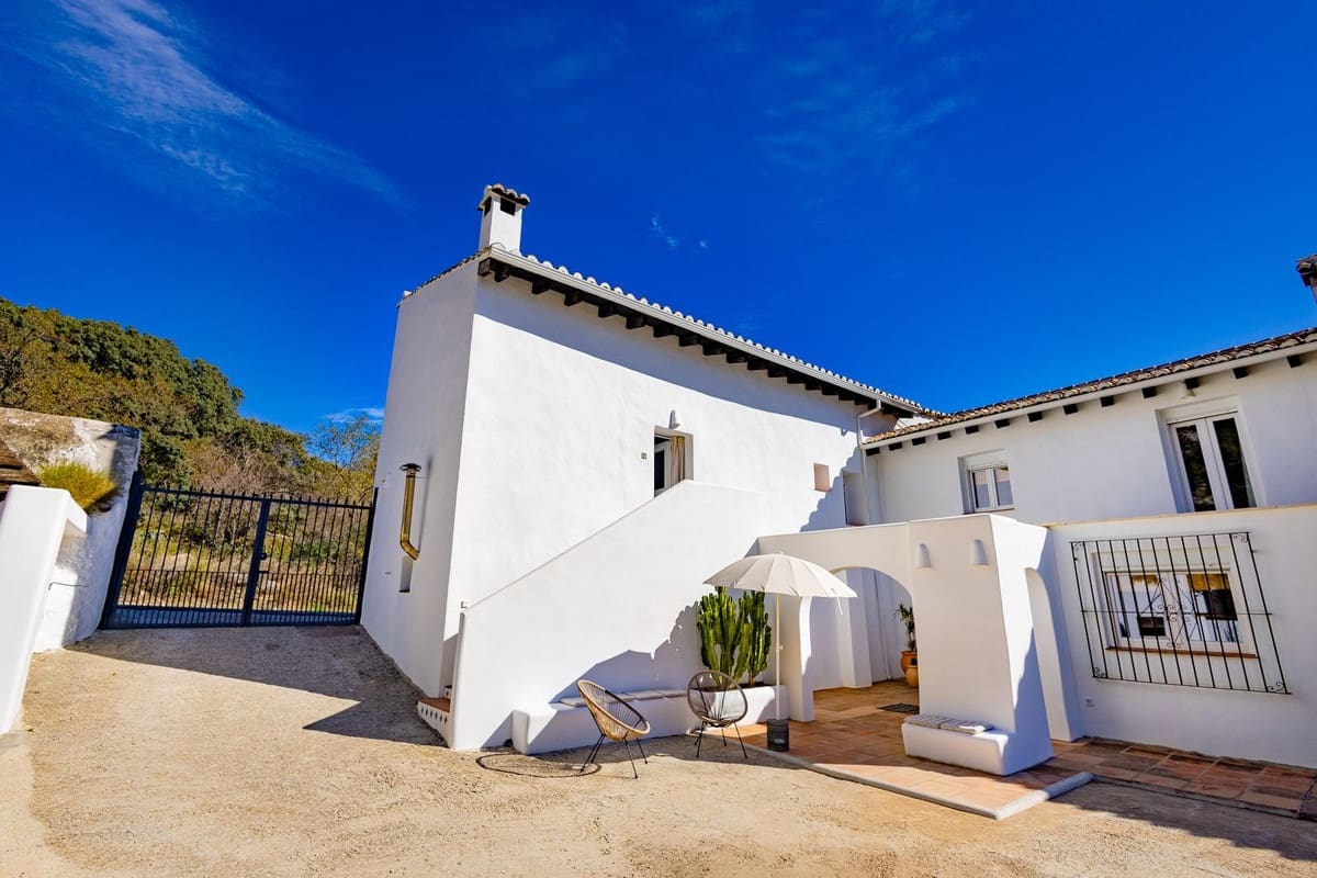 6 soveværelse Finca/Landehus til salg i Colmenar med swimmingpool garage - € 1.250.000 (Ref: 9394267)