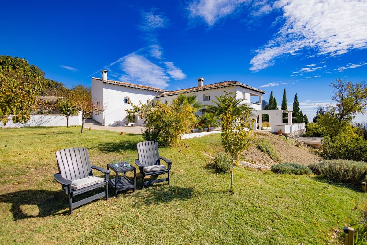 6 soveværelse Finca/Landehus til salg i Colmenar med swimmingpool garage - € 1.250.000 (Ref: 9394267)