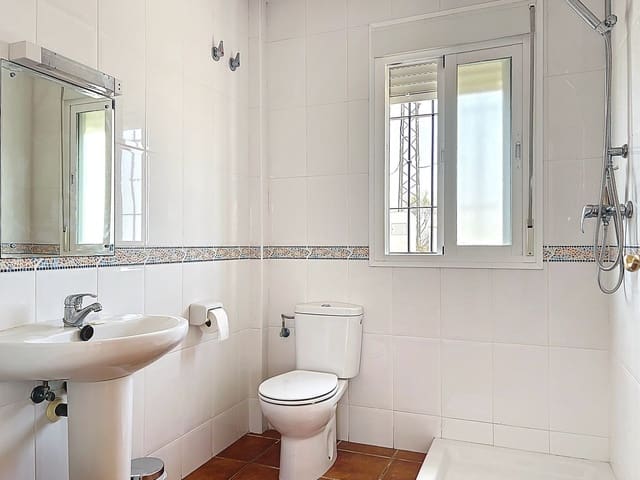 3 sovrum Villa till salu i Canillas de Aceituno - 345 000 € (Ref: 9397990)