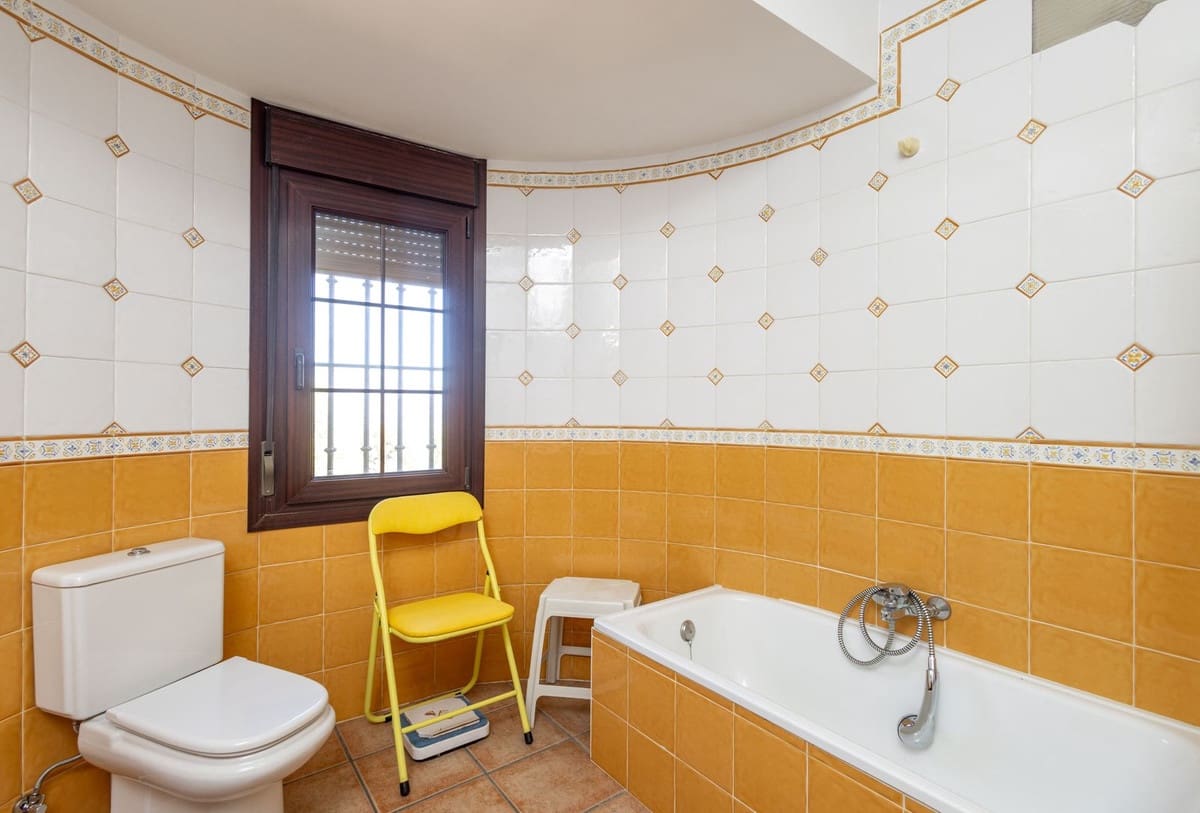 7 soveværelse Villa til salg i Velez de Benaudalla med garage - € 995.000 (Ref: 9400150)