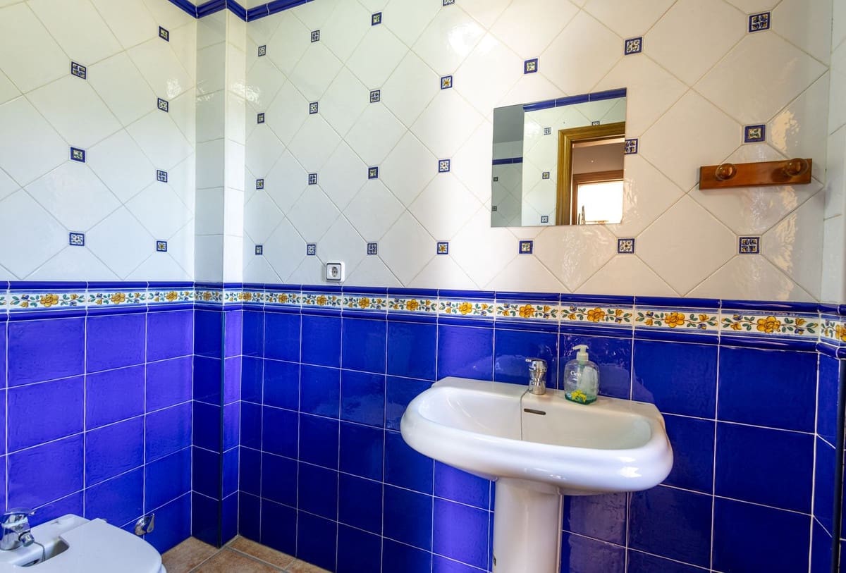 7 soveværelse Villa til salg i Velez de Benaudalla med garage - € 995.000 (Ref: 9400150)