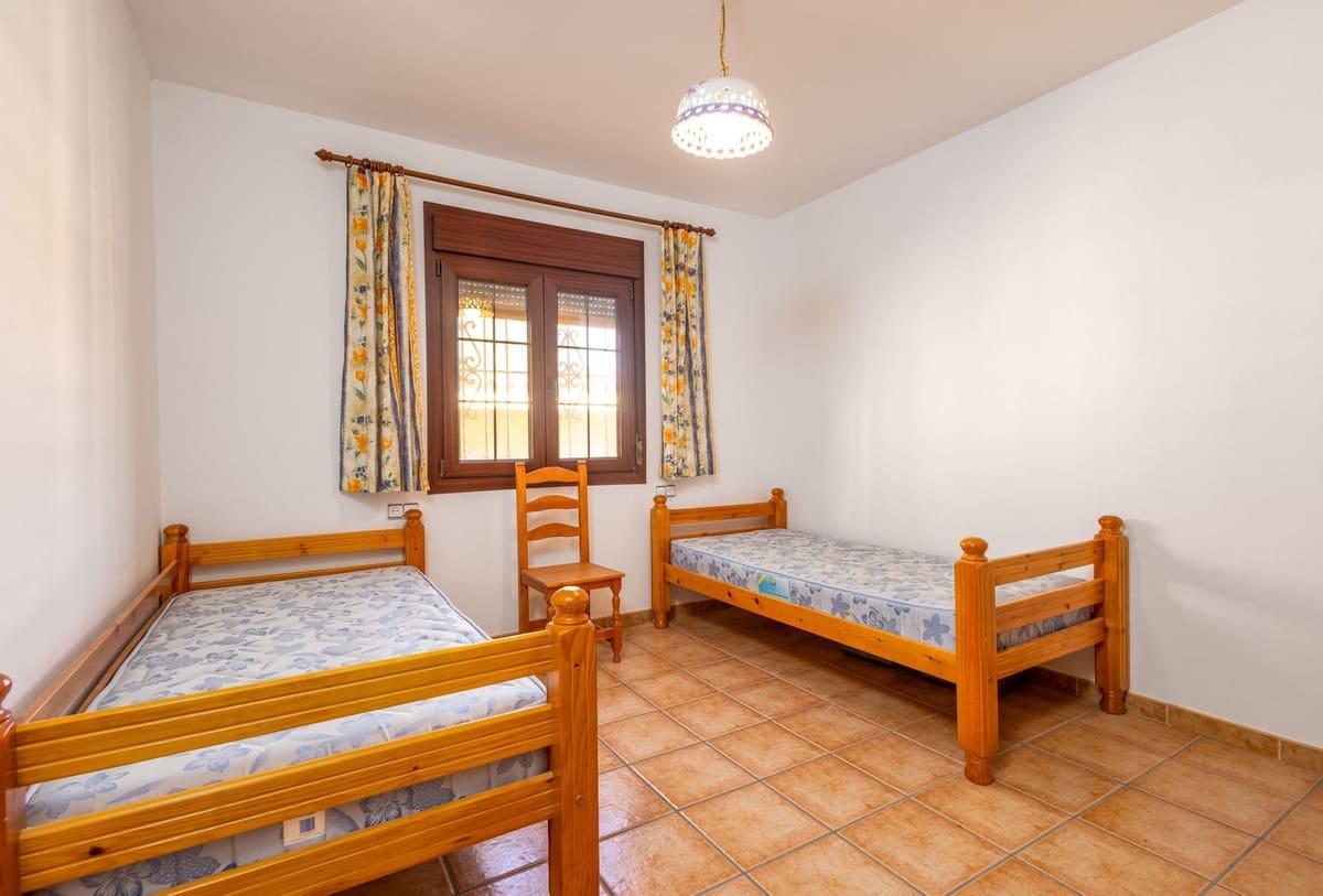 7 soveværelse Villa til salg i Velez de Benaudalla med garage - € 995.000 (Ref: 9400150)