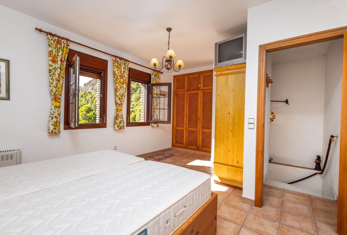 7 soveværelse Villa til salg i Velez de Benaudalla med garage - € 995.000 (Ref: 9400150)