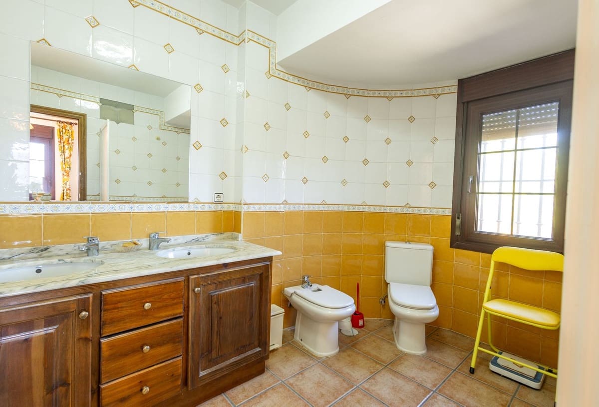 7 soveværelse Villa til salg i Velez de Benaudalla med garage - € 995.000 (Ref: 9400150)