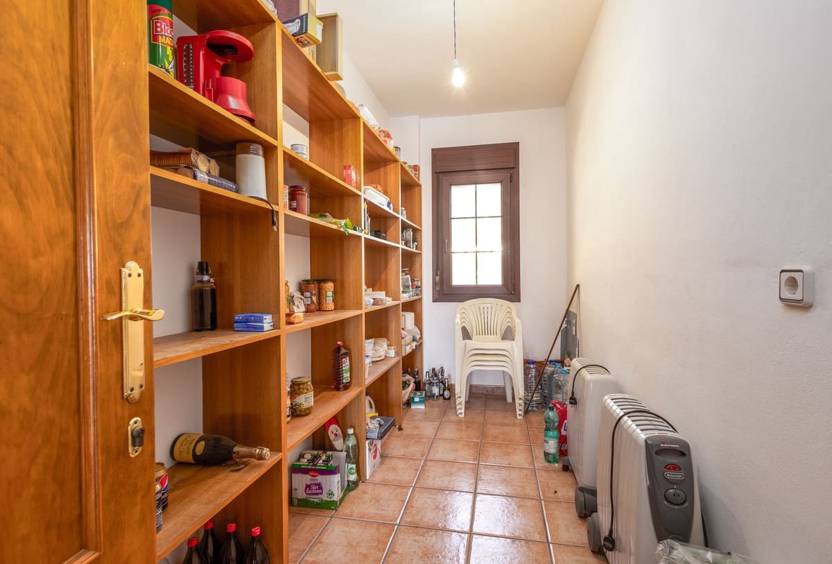 7 soveværelse Villa til salg i Velez de Benaudalla med garage - € 995.000 (Ref: 9400150)