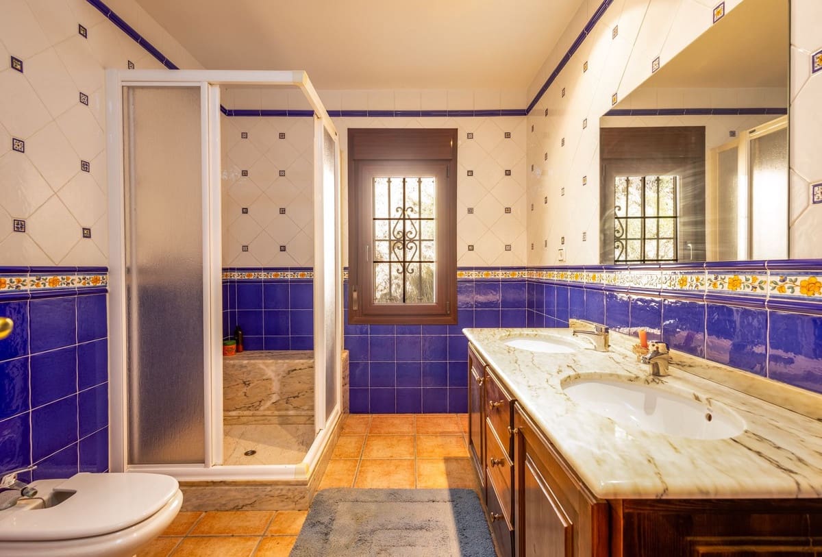 7 soveværelse Villa til salg i Velez de Benaudalla med garage - € 995.000 (Ref: 9400150)