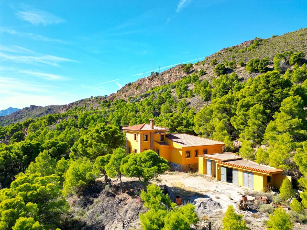 7 soveværelse Villa til salg i Velez de Benaudalla med garage - € 995.000 (Ref: 9400150)