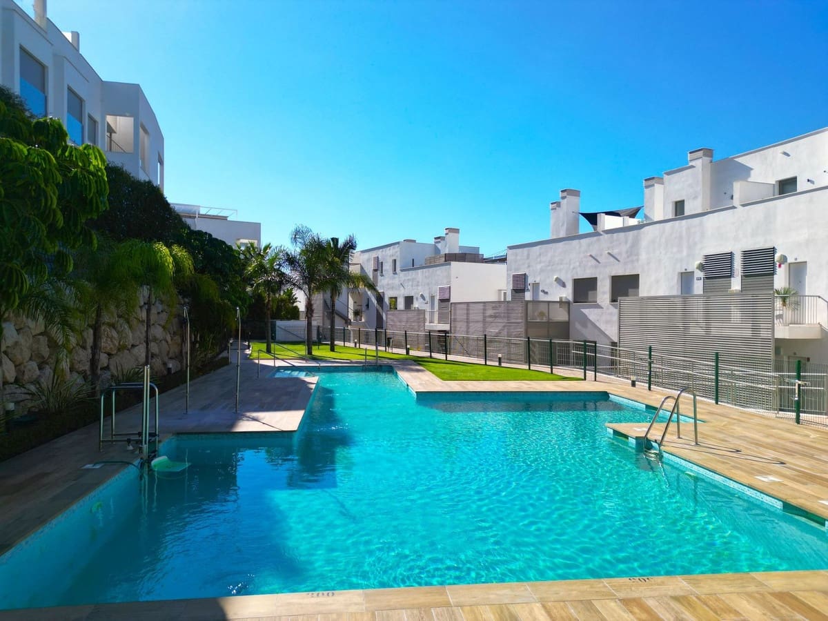 2 soveværelse Penthouse til salg i Caleta de Velez med swimmingpool garage - € 489.000 (Ref: 9413465)