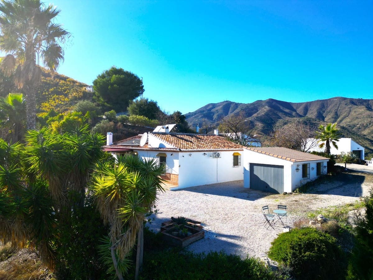 3 quarto Moradia para venda em El Borge com piscina garagem - 345 000 € (Ref: 9420040)