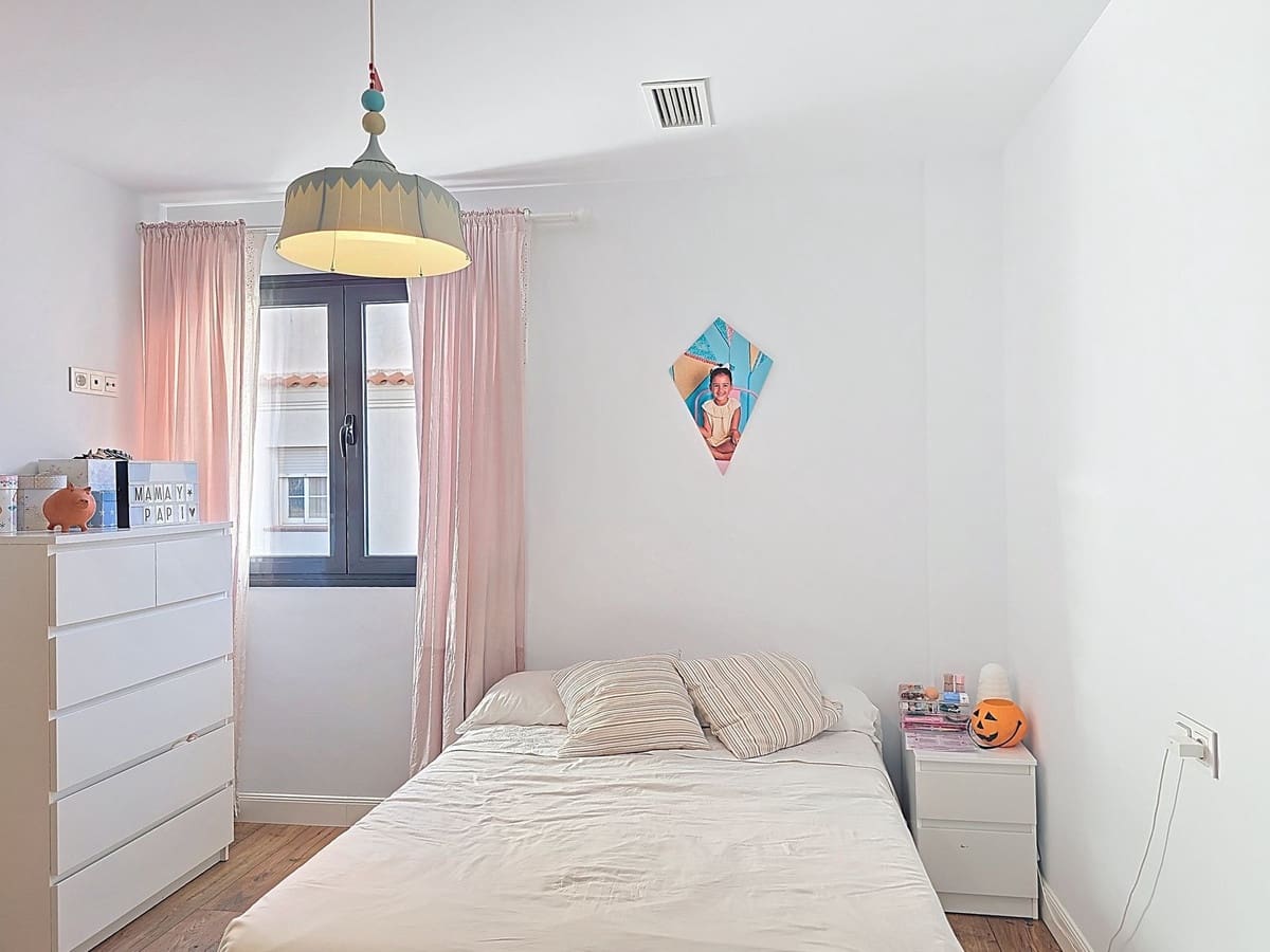 5 quarto Moradia Geminada para venda em Velez de Benaudalla com garagem - 430 000 € (Ref: 9424101)