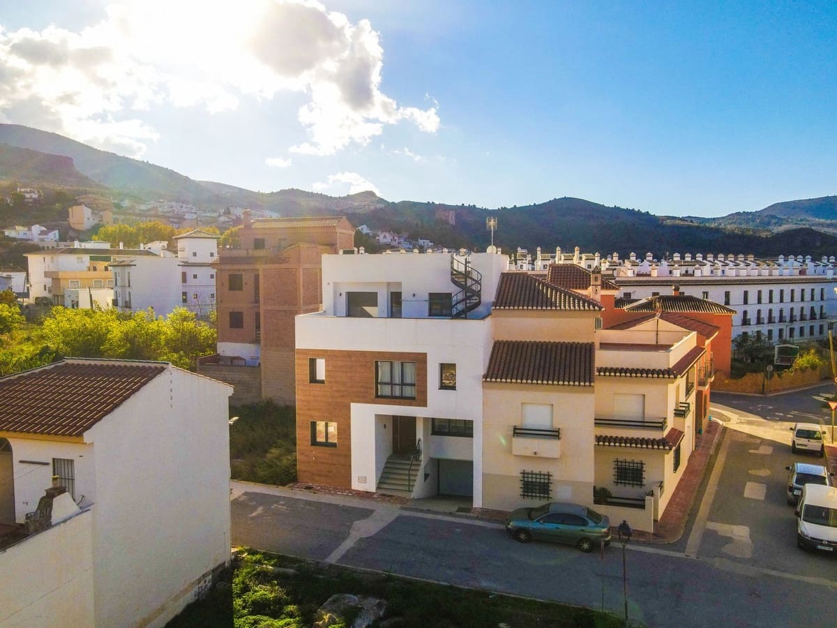 5 quarto Moradia Geminada para venda em Velez de Benaudalla com garagem - 430 000 € (Ref: 9424101)