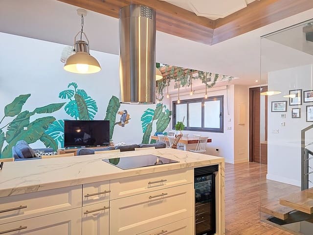 5 slaapkamer Halfvrijstaande villa te koop in Vélez de Benaudalla met garage - € 430.000 (Ref: 9424101)