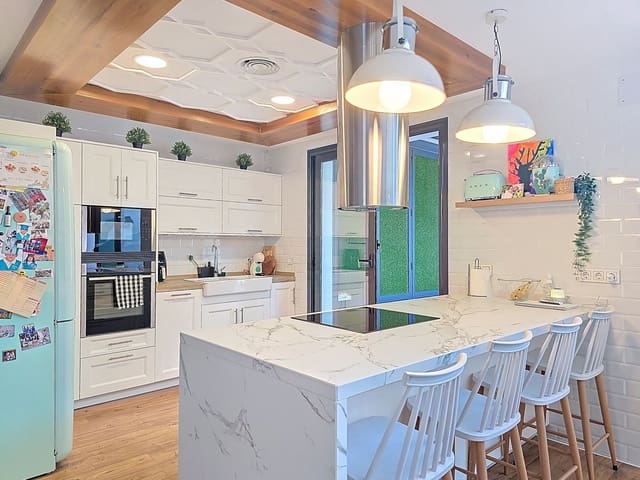 5 slaapkamer Halfvrijstaande villa te koop in Vélez de Benaudalla met garage - € 430.000 (Ref: 9424101)