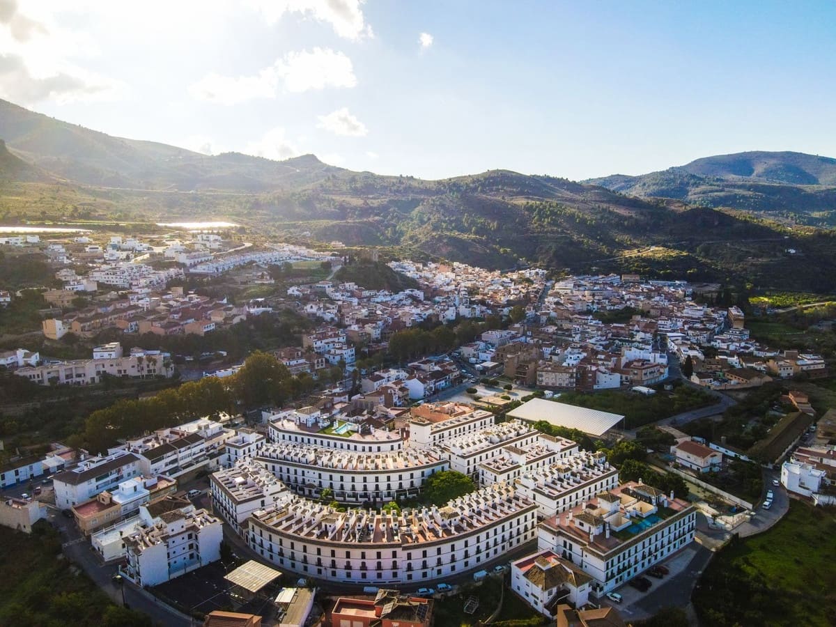 5 quarto Moradia Geminada para venda em Velez de Benaudalla com garagem - 430 000 € (Ref: 9424101)