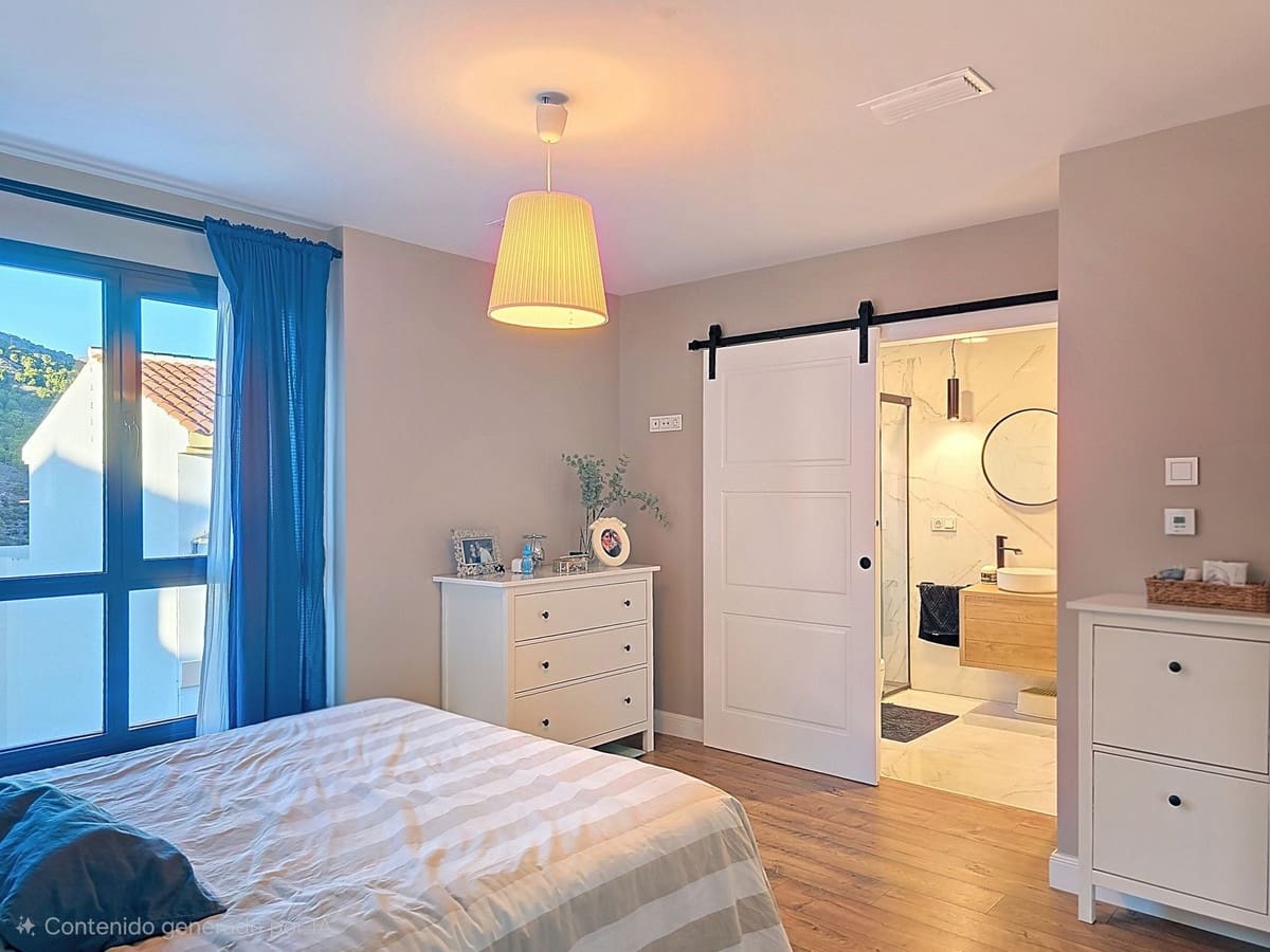 5 quarto Moradia Geminada para venda em Velez de Benaudalla com garagem - 430 000 € (Ref: 9424101)