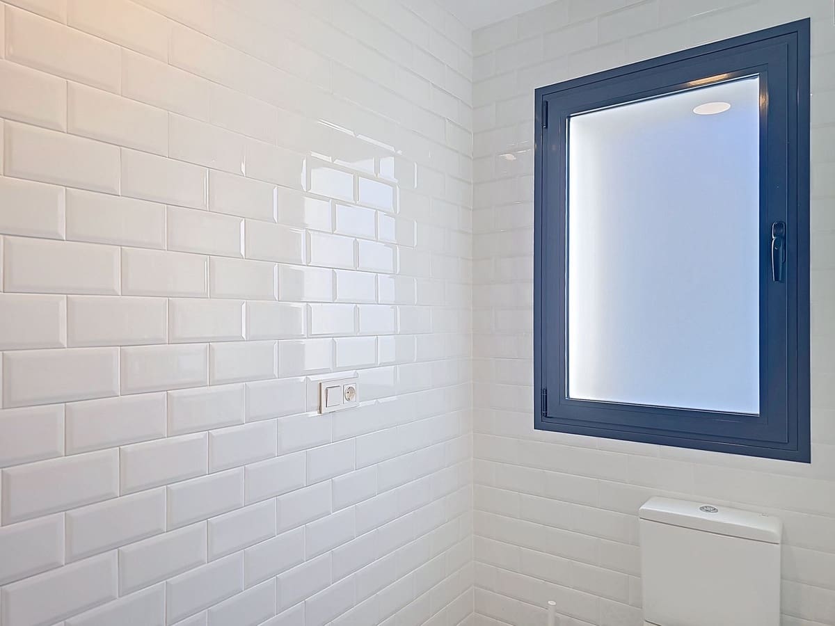 5 soverom Kjedet enebolig til salgs i Velez de Benaudalla med garasje - € 430 000 (Ref: 9424101)