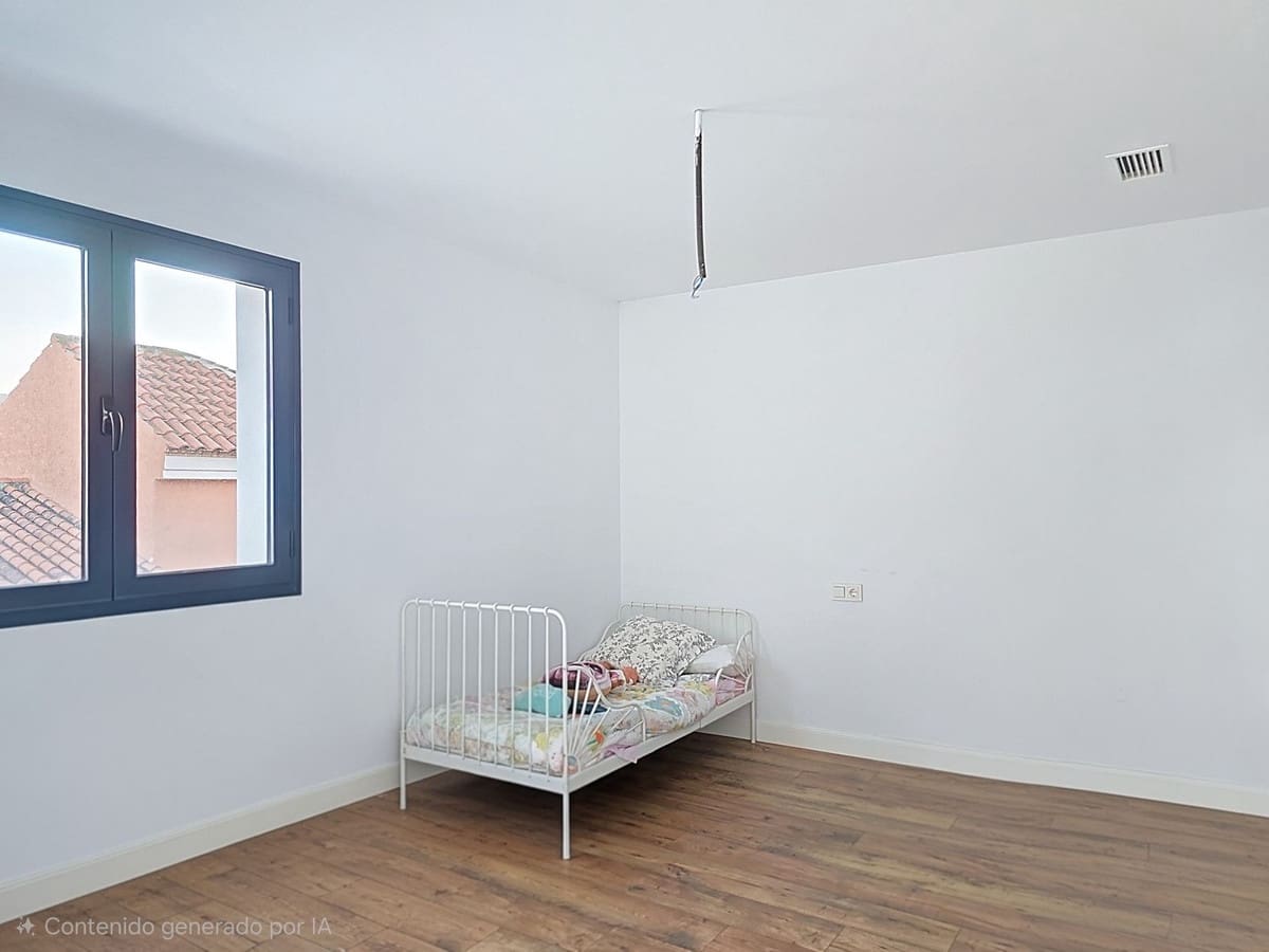 5 soverom Kjedet enebolig til salgs i Velez de Benaudalla med garasje - € 430 000 (Ref: 9424101)