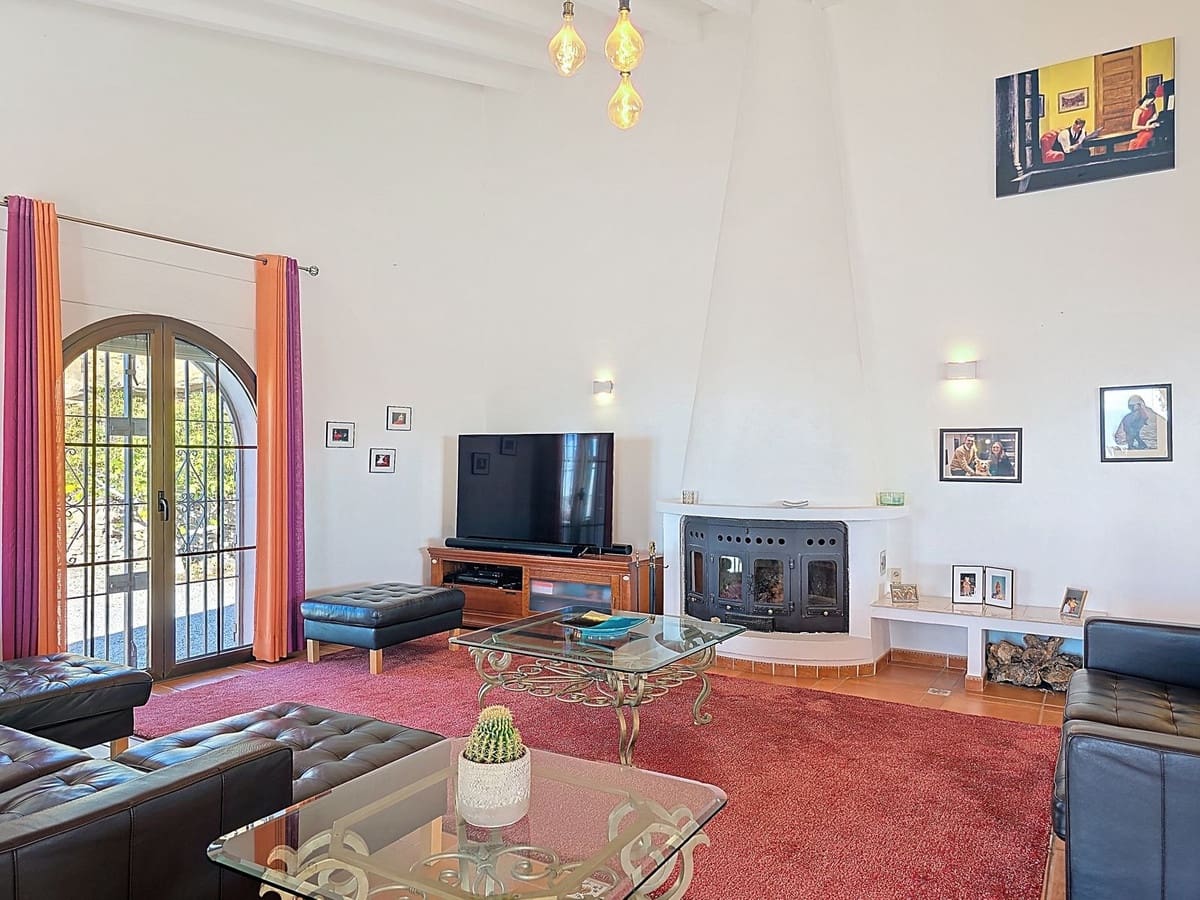 5 soveværelse Villa til salg i Sayalonga med swimmingpool - € 895.000 (Ref: 9432719)