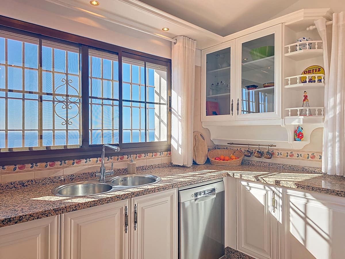 5 soveværelse Villa til salg i Sayalonga med swimmingpool - € 895.000 (Ref: 9432719)