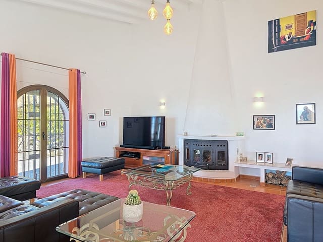 5 sovrum Villa till salu i Sayalonga med pool - 895 000 € (Ref: 9432719)